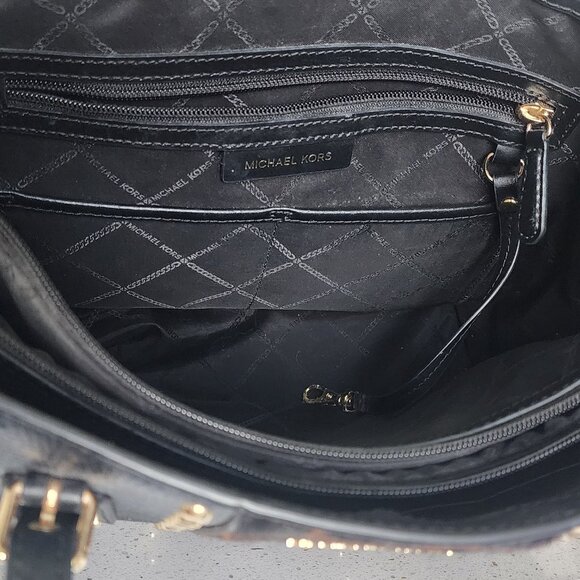 Michael Kors Voyager Bag - Picture 7 of 8